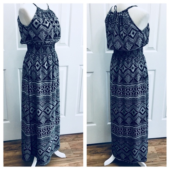 feathers Dresses & Skirts - Beautiful Maxi Dress SZ M